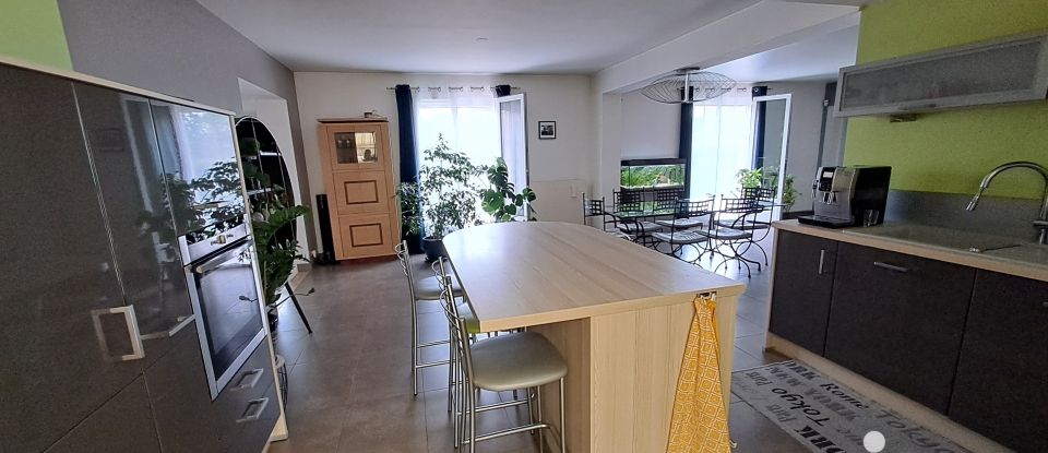 Maison 6 pièces de 142 m² à Villers-la-Faye (21700)