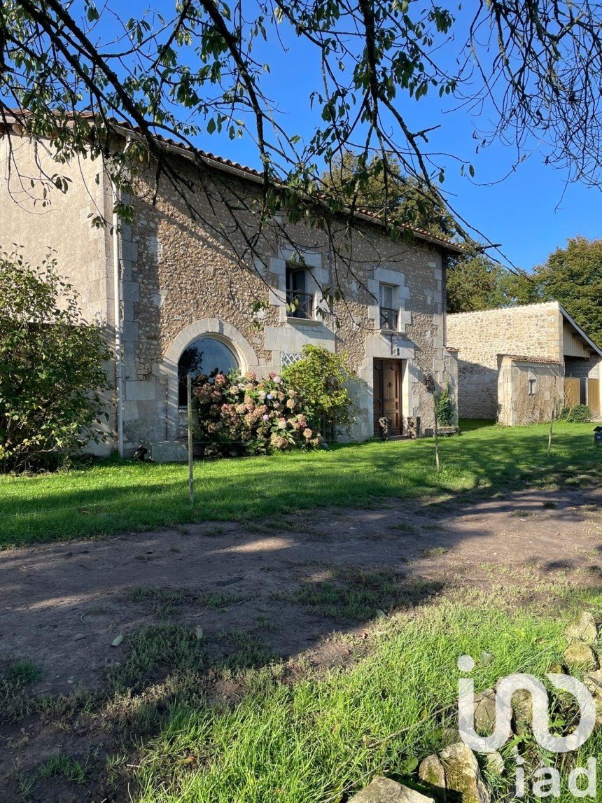 Maison de campagne 6 pièces de 233 m² à Montendre (17130)