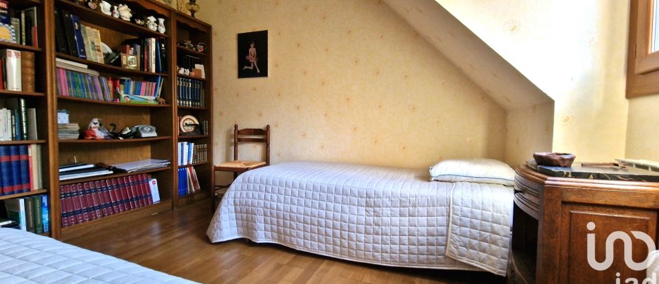 Traditional house 6 rooms of 130 m² in Saint-Georges-sur-Eure (28190)