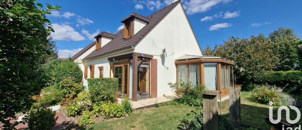 Traditional house 6 rooms of 130 m² in Saint-Georges-sur-Eure (28190)