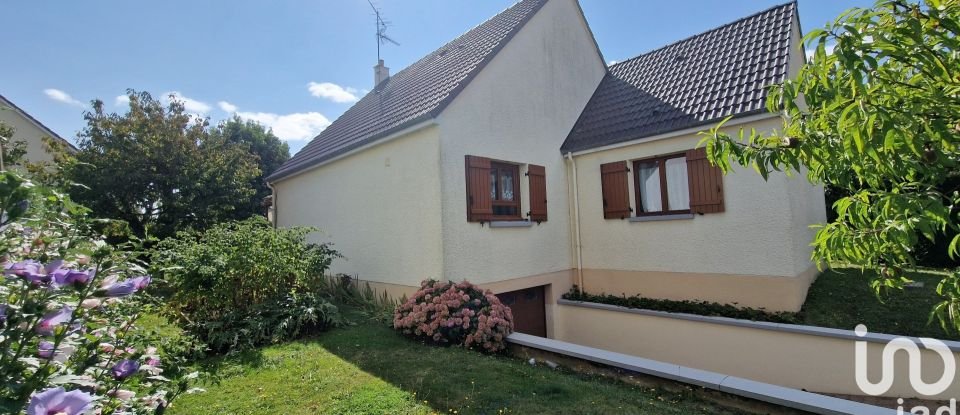 Traditional house 6 rooms of 130 m² in Saint-Georges-sur-Eure (28190)