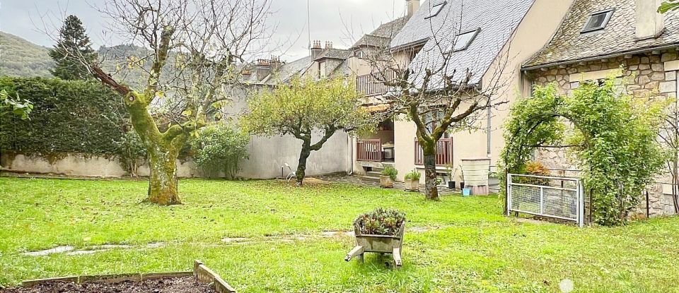 Maison 15 pièces de 380 m² à Entraygues-sur-Truyère (12140)