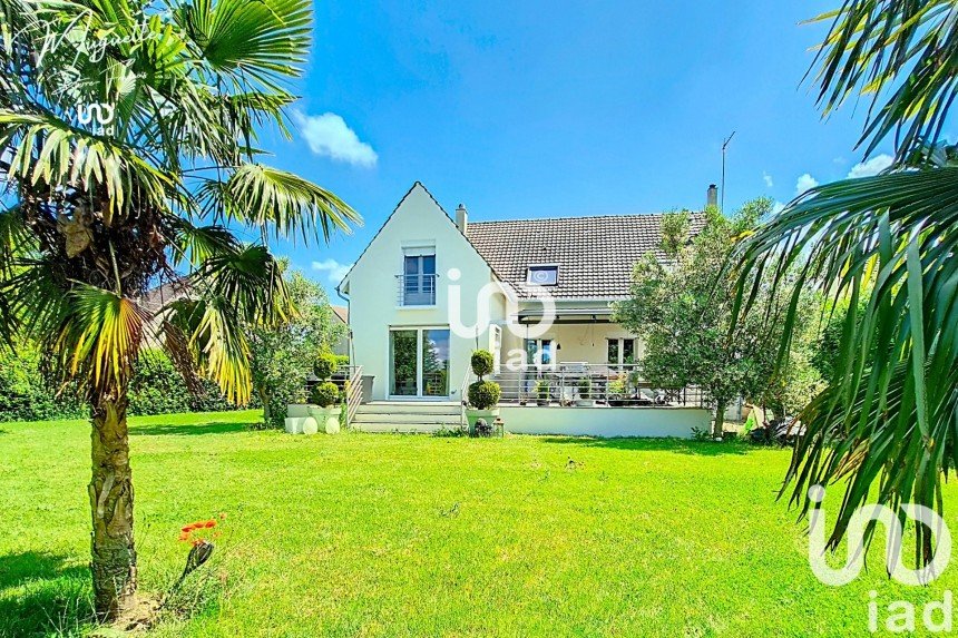 Maison traditionnelle 6 pièces de 183 m² à Crégy-lès-Meaux (77124)