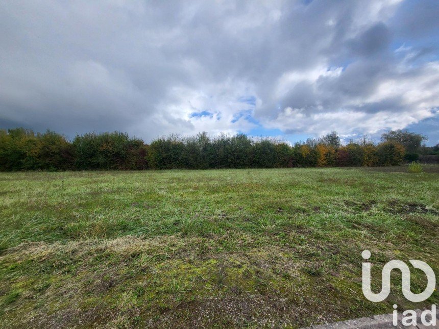 Land of 1,765 m² in La Cour-Marigny (45260)