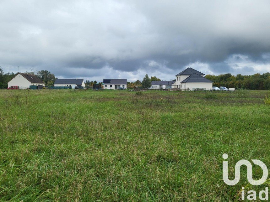 Land of 1,498 m² in La Cour-Marigny (45260)