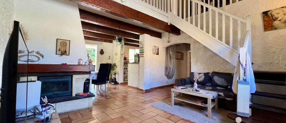 Traditional house 4 rooms of 93 m² in Hyères (83400)