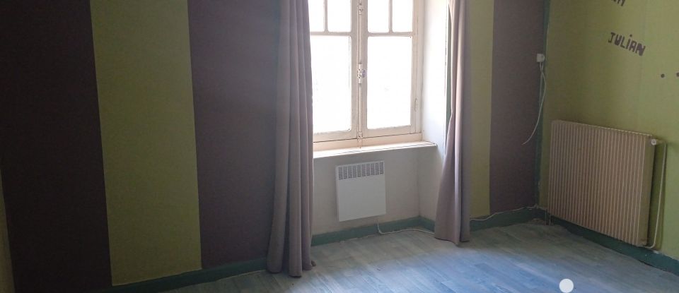 Town house 4 rooms of 100 m² in La Roche-Derrien (22450)