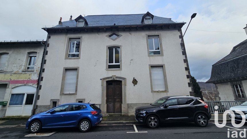 Building in Vic-sur-Cère (15800) of 262 m²