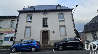 Building in Vic-sur-Cère (15800) of 262 m²