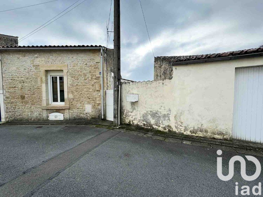 Town house 3 rooms of 48 m² in Fontenay-le-Comte (85200)