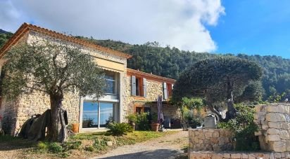 Maison 5 pièces de 206 m² à Castellar (06500)