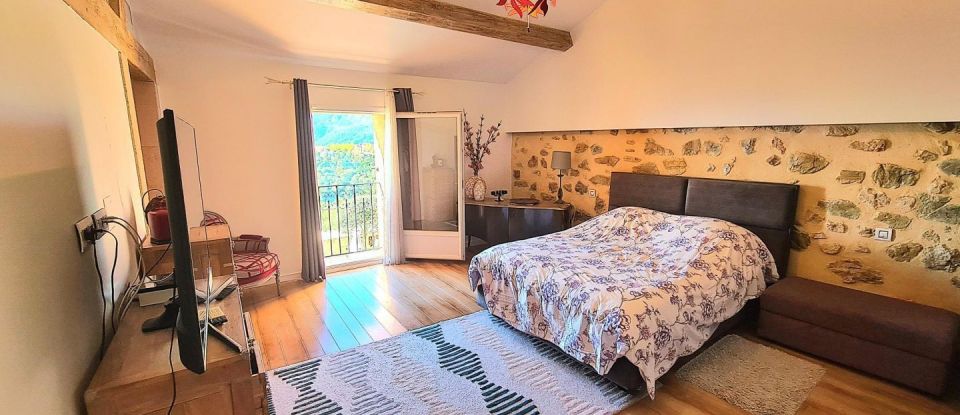 Maison 5 pièces de 206 m² à Castellar (06500)