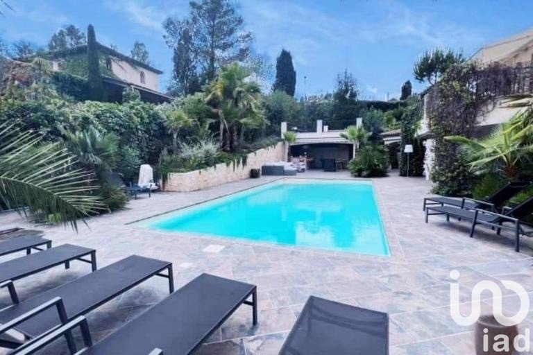 Traditional house 5 rooms of 273 m² in La Colle-sur-Loup (06480)