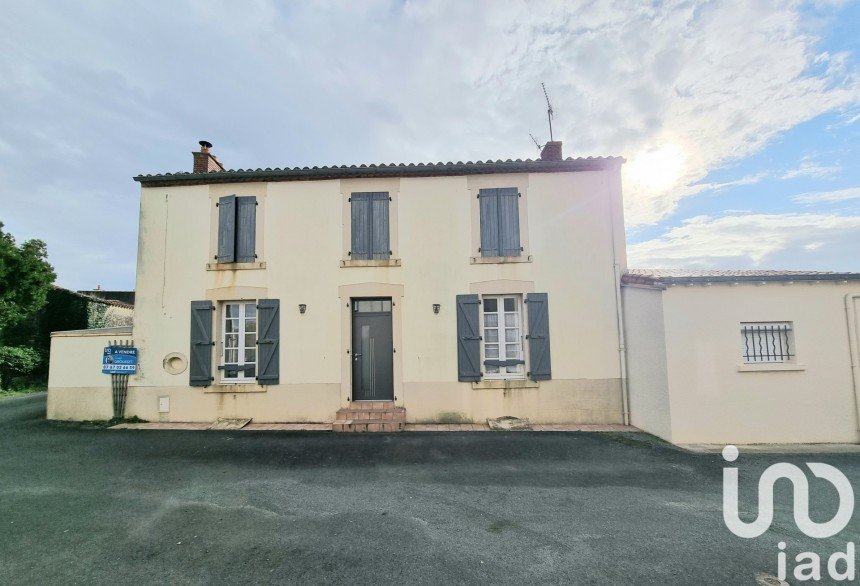 Traditional house 5 rooms of 273 m² in Sigournais (85110)