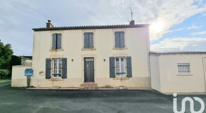 Maison traditionnelle 5 pièces de 273 m² à Sigournais (85110)