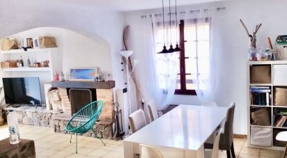 Traditional house 5 rooms of 121 m² in Hyères (83400)