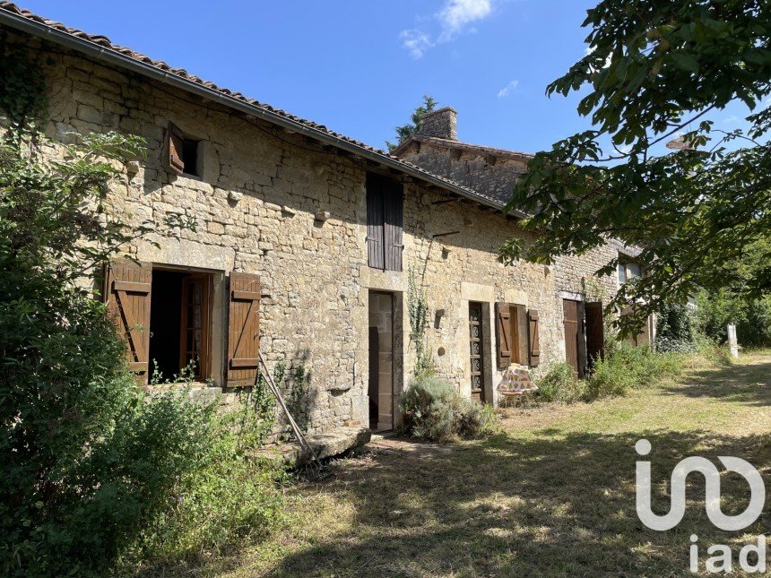 Country house 6 rooms of 205 m² in Saint-Coutant (79120)