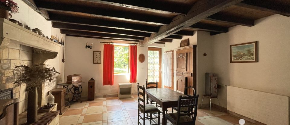 Country home 6 rooms of 205 m² in Saint-Coutant (79120)