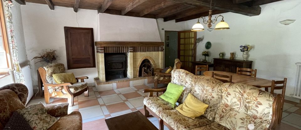 Country house 6 rooms of 205 m² in Saint-Coutant (79120)