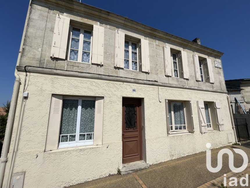 Maison traditionnelle 6 pièces de 149 m² à Ambarès-et-Lagrave (33440)