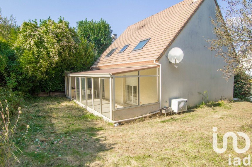 House 7 rooms of 130 m² in La Ville-du-Bois (91620)