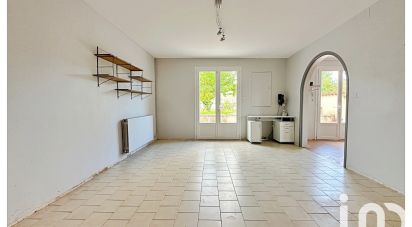 House 5 rooms of 107 m² in Saint-Simon (16120)