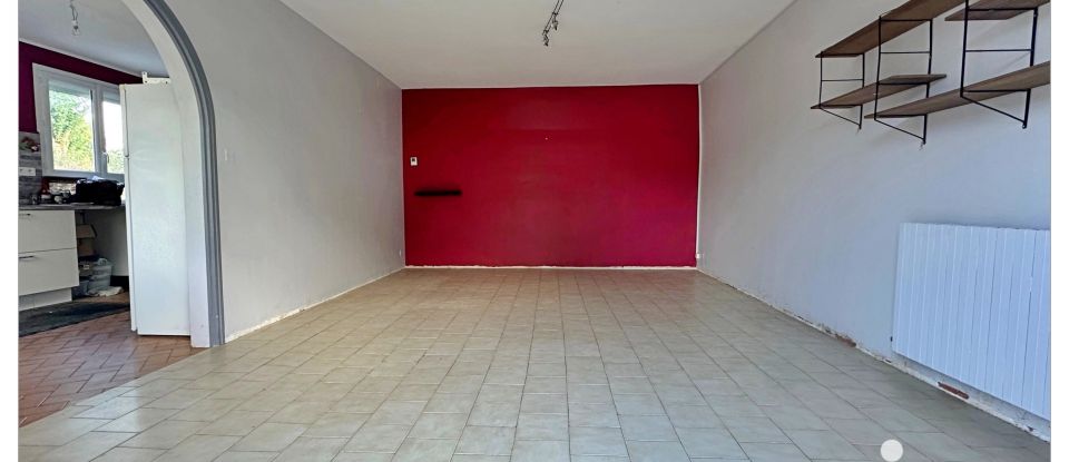 House 5 rooms of 107 m² in Saint-Simon (16120)