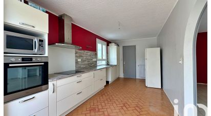 House 5 rooms of 107 m² in Saint-Simon (16120)