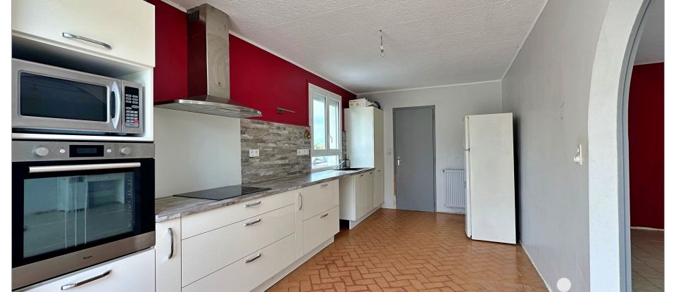 House 5 rooms of 107 m² in Saint-Simon (16120)