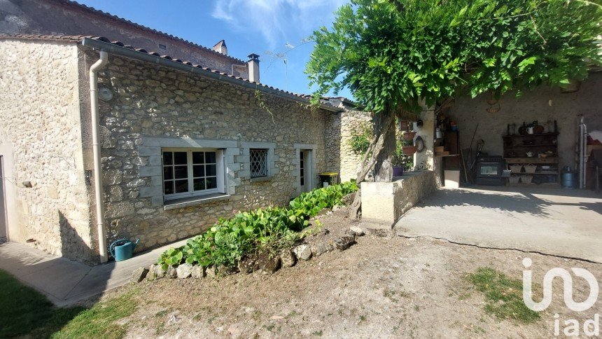 Village house 4 rooms of 121 m² in Montcaret (24230)