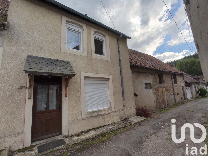 Maison de village 5 pièces de 111 m² à Lucenay-l'Évêque (71540)