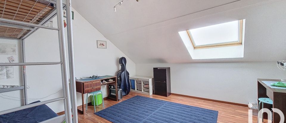 Maison 10 pièces de 230 m² à Besançon (25000)