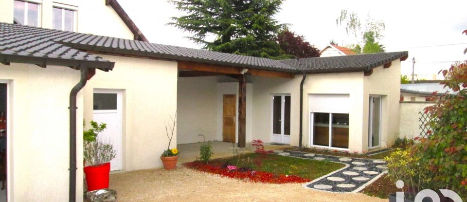 Maison 10 pièces de 230 m² à Besançon (25000)