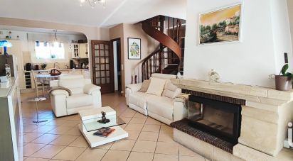 Traditional house 7 rooms of 200 m² in La Garde (83130)