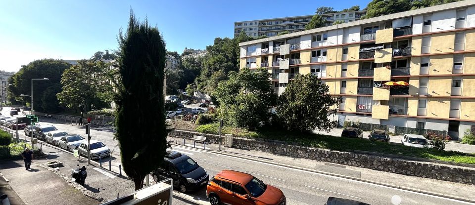 Appartement 3 pièces de 52 m² à Nice (06100)