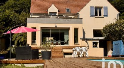 Maison traditionnelle 8 pièces de 220 m² à Médan (78670)