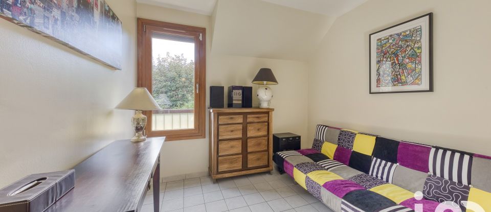 House 5 rooms of 90 m² in Marolles-en-Brie (94440)