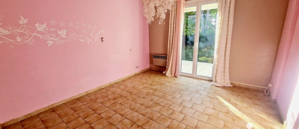 Traditional house 5 rooms of 126 m² in Jonquières-Saint-Vincent (30300)