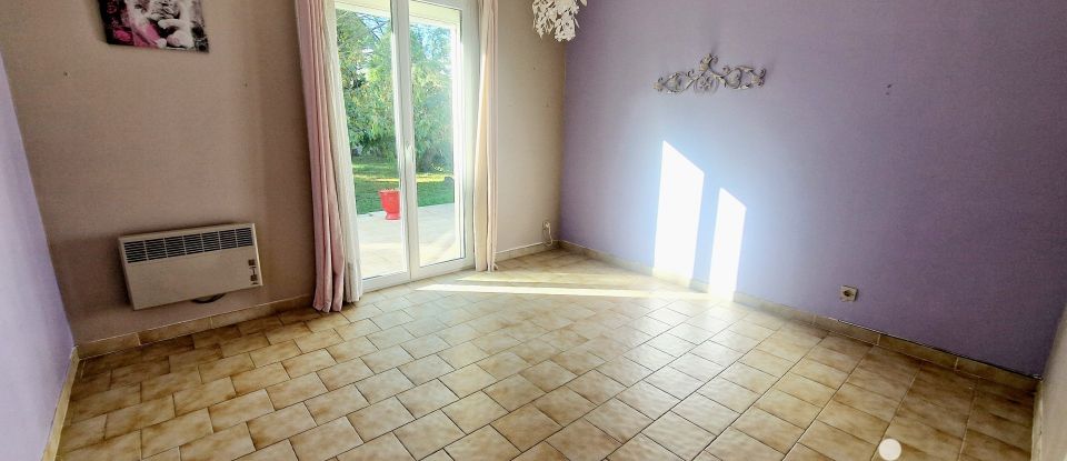 Traditional house 5 rooms of 126 m² in Jonquières-Saint-Vincent (30300)