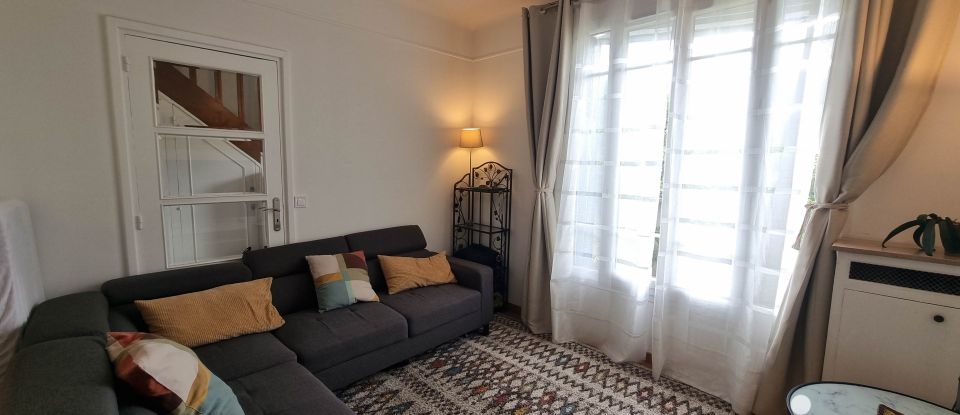 House 5 rooms of 102 m² in Houilles (78800)