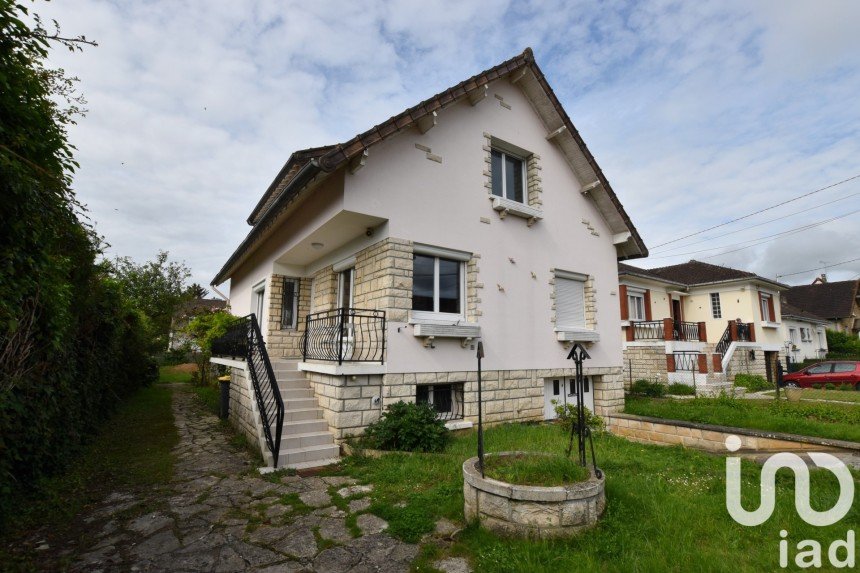 Maison traditionnelle 8 pièces de 166 m² à Saint-Fargeau-Ponthierry (77310)