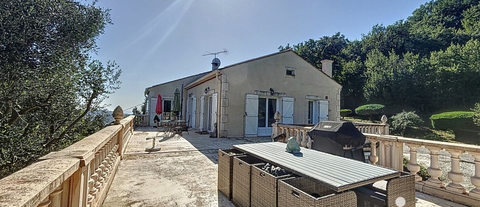 Maison traditionnelle 5 pièces de 230 m² à Saint-Jeannet (06640)