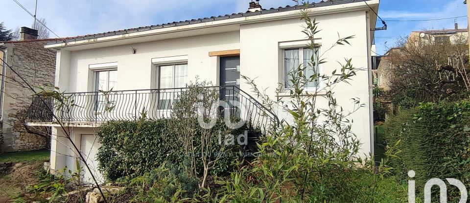 House 4 rooms of 92 m² in Fontenay-le-Comte (85200)