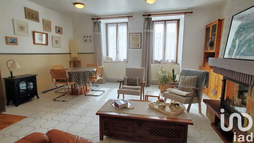 Town house 3 rooms of 85 m² in Neuvic (19160)