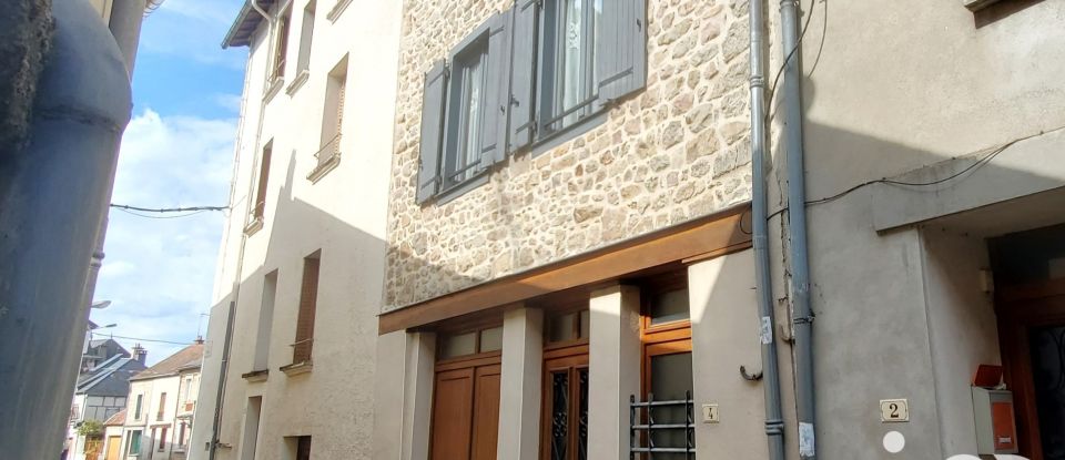 Town house 3 rooms of 85 m² in Neuvic (19160)