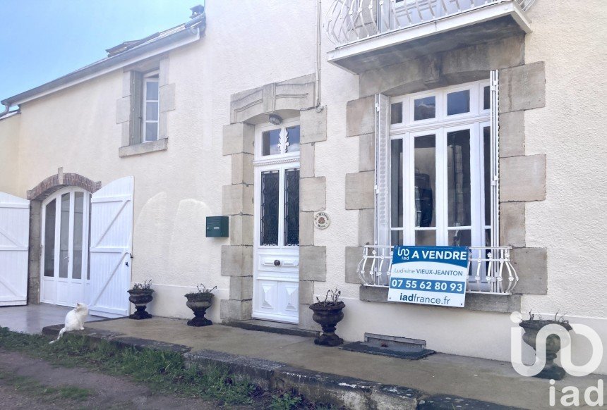 Maison de village 10 pièces de 235 m² à Saint-Martin-du-Puy (58140)