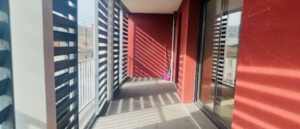 Appartement 3 pièces de 56 m² à Bordeaux (33300)