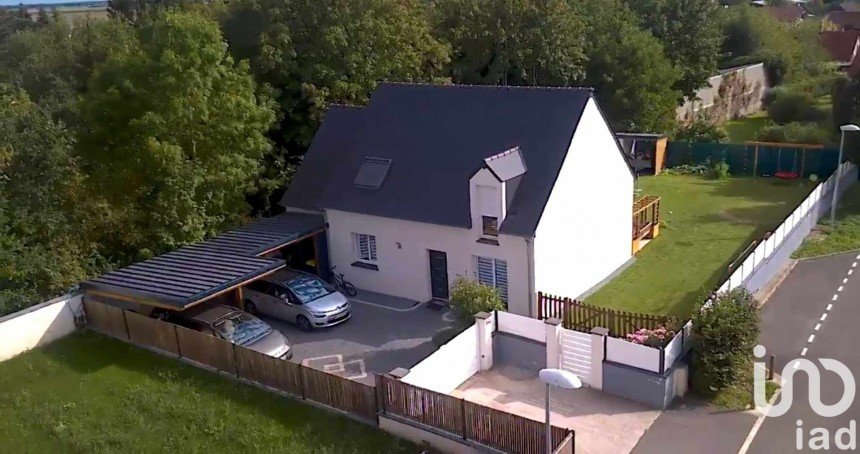 Maison 7 pièces de 120 m² à Fontaine-la-Guyon (28190)