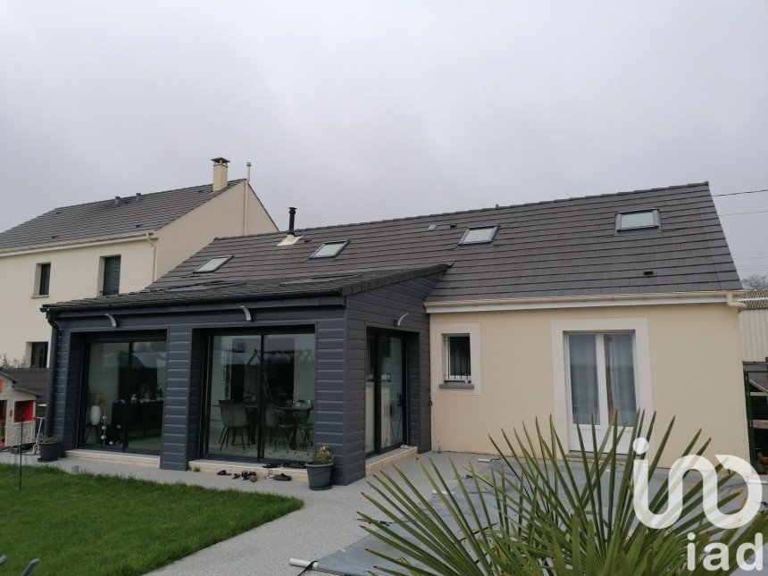 House 5 rooms of 123 m² in Nanteuil-le-Haudouin (60440)