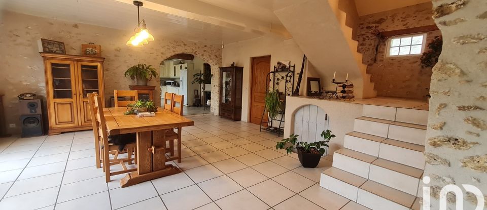 House 6 rooms of 265 m² in Everly (77157)